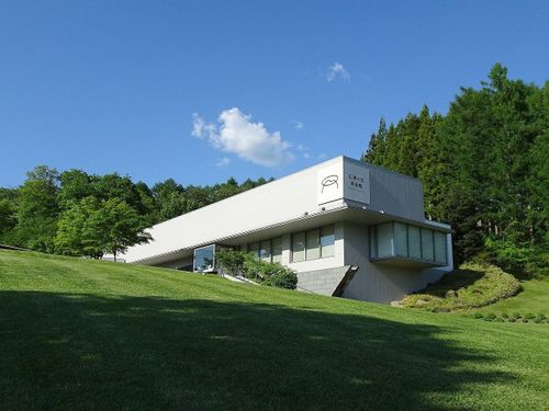 町立の美術館「石神の丘美術館」がある「アートのまち」です