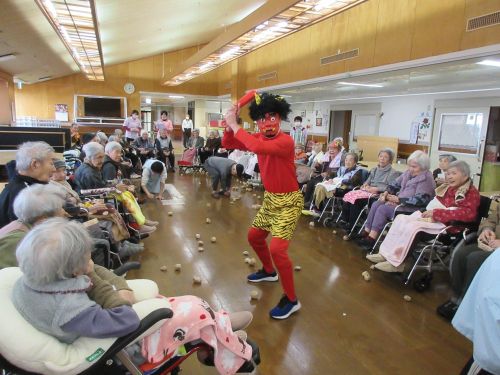 節分の豆まきの様子