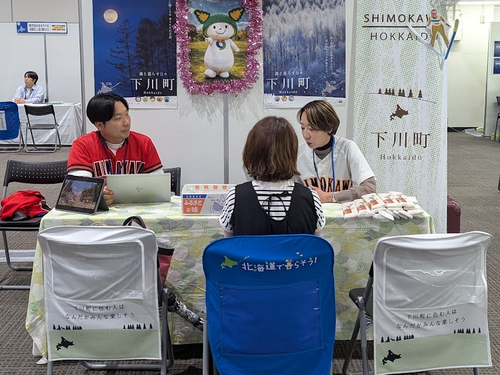 東京・大阪などの移住フェアへ出展してまちの魅力をPRします。