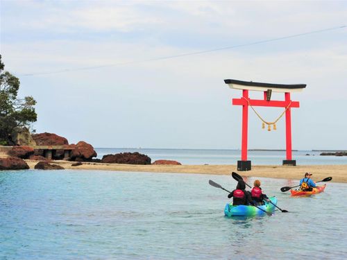 荒平天神　神社は岩山の上に建立されている