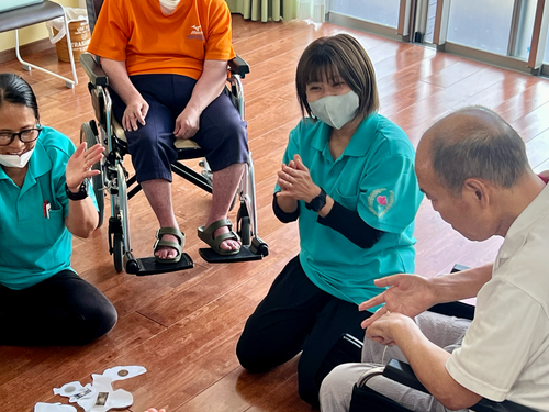 介護ではたらく様子