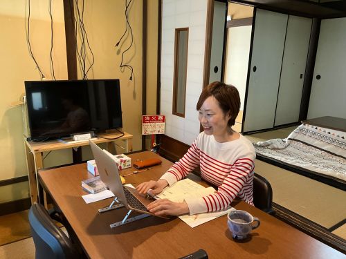 梅ちゃんちはwifiやモニター完備しています。