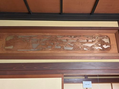 美しい欄間が人気です。ぜひ見上げてみてください！（城端体験ハウス）