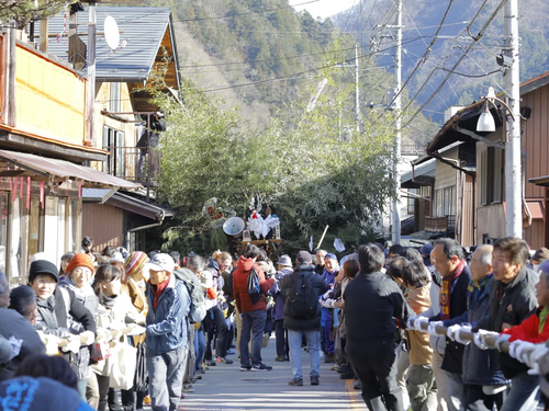 お正月の伝統行事“お松引き”
