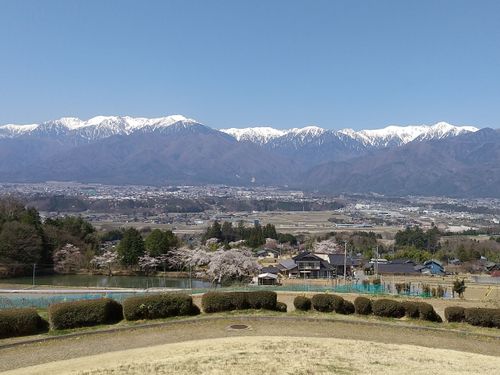 中央アルプスと駒ヶ根市全貌