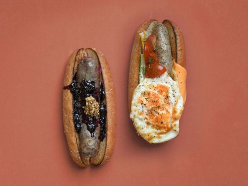 さまざまな国の味を楽しめるEMMAのホットドッグ。美味しさはお約束します！