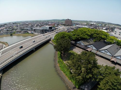 山居倉庫、市民会館、市役所などまちなかへ徒歩で