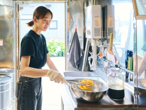 老舗のおせんべい屋さんの味を復活させた里佳子さん