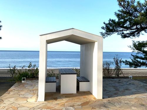 太平洋を一望できる欧風造りの唐浜休憩所