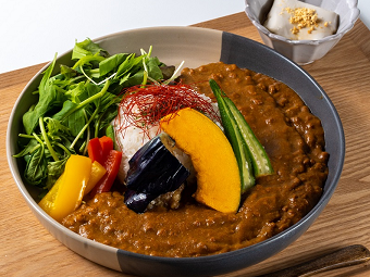 人気の精進カレーとごま豆腐