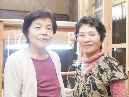 山中工房さん  右から椎葉ヒロ子さん、山中サナエさん