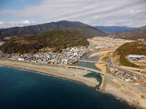 山・川・海がそろった町です