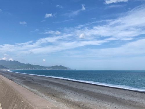 熊野市に面する日本で一番長い砂礫海岸「七里御浜」