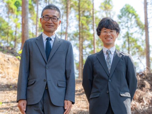 井上課長補佐（左）、鶴田（右）