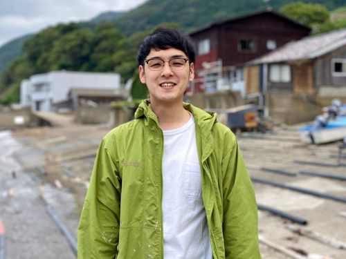 卒業後に漁師町で、一棟貸切宿を営む高橋さん