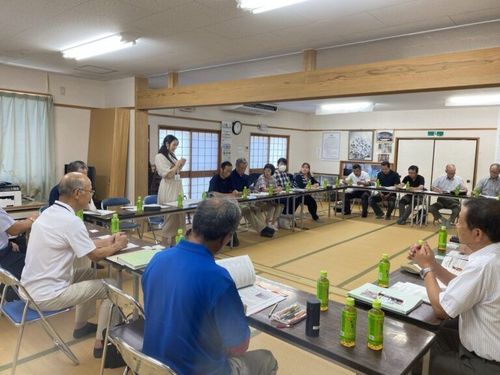地域コミュニティの会議では地域を良くしようと活発な議論が生まれます