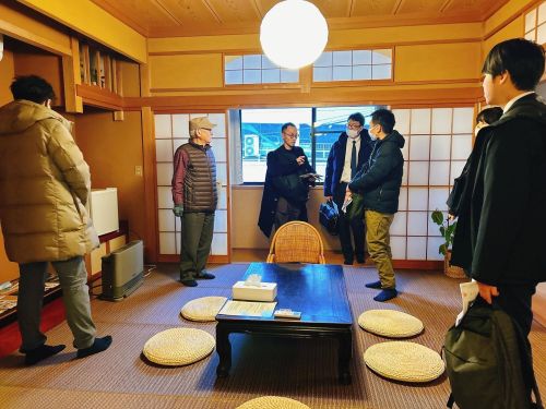 前回の空き家ツアーの様子。実際の活用事例も見て、イメージを沸かせましょう！