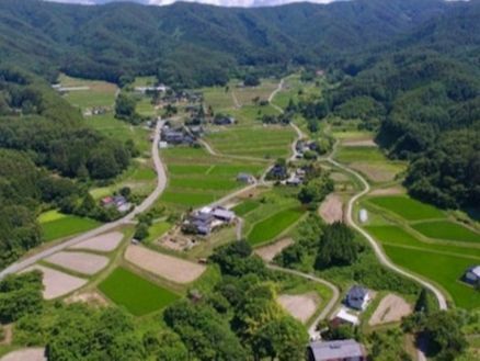 モデル地域「新山」の風景、里山に抱かれた、はじめて行くのになつかしい風景