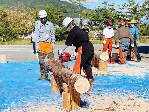 迫力満点！チェーンソー体験