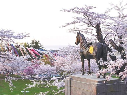 愛宕公園と花鳥号銅像