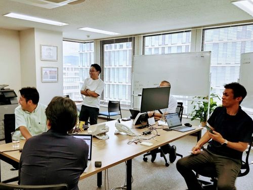 アイデアも課題もみんなで共有。何でも話せる雰囲気を大切にしています