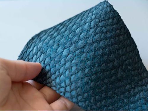 フィッシュレザーを使った缶バッジ作り体験 （富山県）