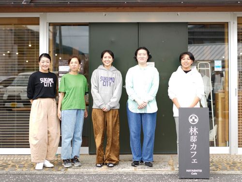 写真右：竹村さん、写真中央：西尾さん