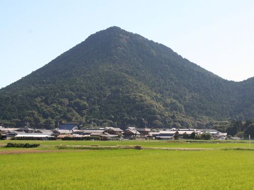 野洲市のランドマーク三上山（みかみやま）