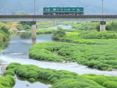 牧川をはしる京都丹後鉄道