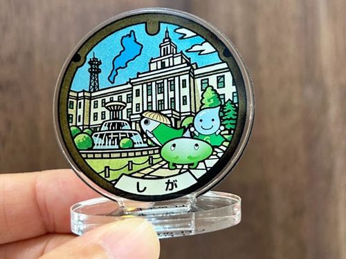 オリジナルデザインのアクリルスタンド。仕事机のモニター下にぴったり！