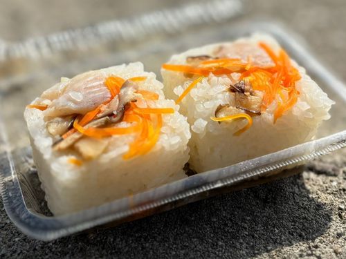 大島の郷土料理　押し寿司！角寿司とも呼ばれ親しまれています