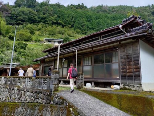 空き家ツアーに出す物件を調査中