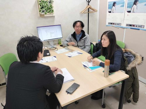 先輩のマネージャー（奥のお二人）もサポートします！