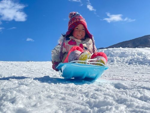 雪国ならでは、ダイナミックな雪遊び。