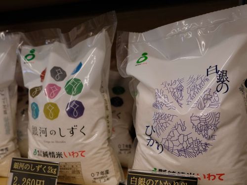 選び抜かれた有名ブランドが並ぶ