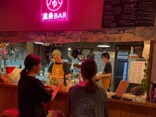 夜は温泉Barオープン