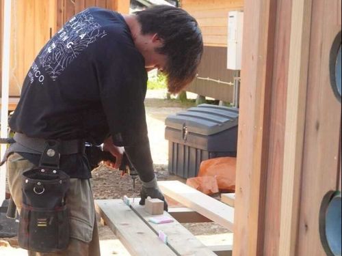 住宅PJとして活動する大人の島留学生