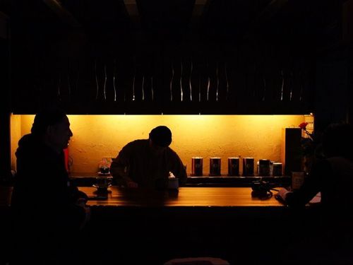 毎月第2火曜は、創業雑談会「夜カフェ」開催。地域の商店主と出会えます。