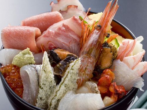 奥能登産（輪島市、珠洲市、能登町、穴水町）の食材をふんだんに使った「能登丼」