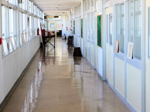 廃校だった中学校が今は5社のオフィスに！