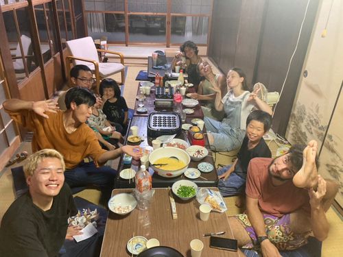 交流の様子（たこ焼きパーティ）