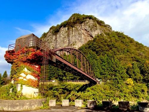 地元の人に愛される景勝「八木ヶ鼻」。縄文時代の土器などが多く発掘されてます。