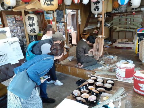加西市内ツアーの様子（高部ちょうちん店）