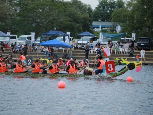 夏といえば『ドラゴンカヌー大会』、参加者も応援する人達も大盛況！