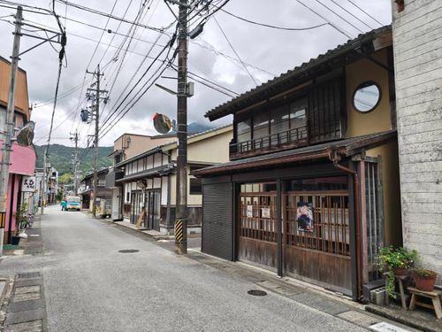 駅前商店街を抜けて熊野街道沿いの商店街へ