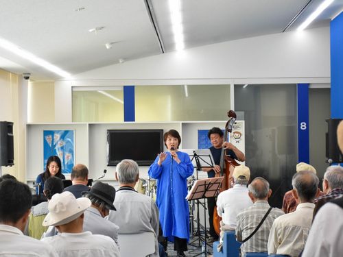 もちろんジャズフェスなのでしっとり大人の雰囲気の演奏もあります♪