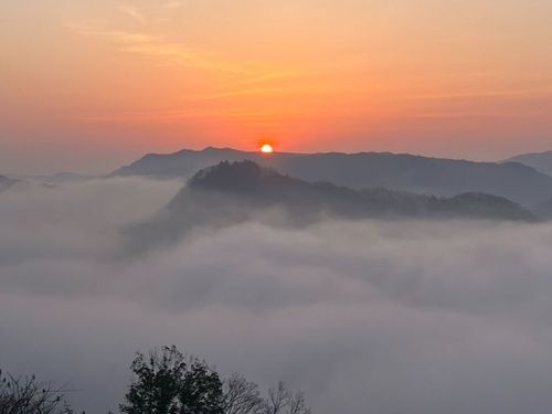 日の出も美しいですし、雲海は特別に素晴らしいです