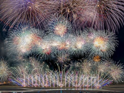 大井川大花火大会は打ち上げ数約１万発を誇る一大イベントです。