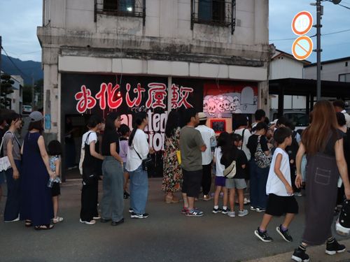 商店街の有志でお化け屋敷など地域に根差した活動もあります。