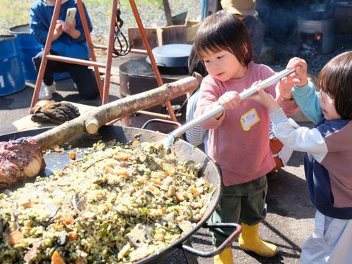 迫力ある大きなパエリアパン！